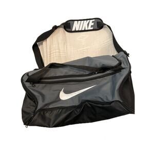 Nike Brasilia 9.5 Gray Black Medium 60L Duffel Gym Bag